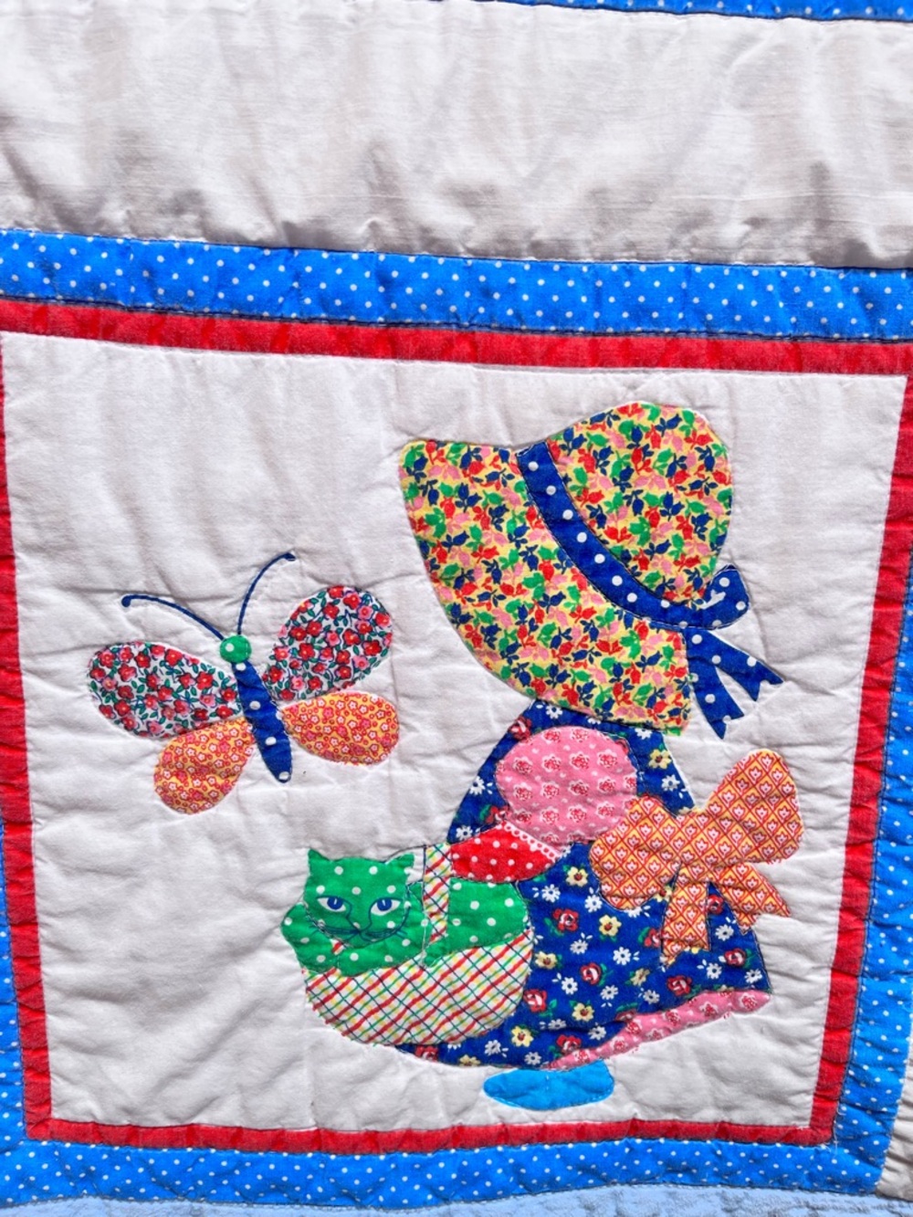Vintage Appliqué Sunbonnet Sue Quilt Wall Hanging - Picture 3 of 7